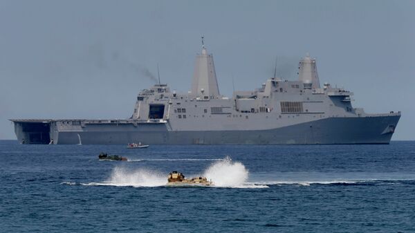Veículos de assalto anfíbios com tropas americanas e filipinas em exercício militar no mar do Sul da China - Sputnik Brasil