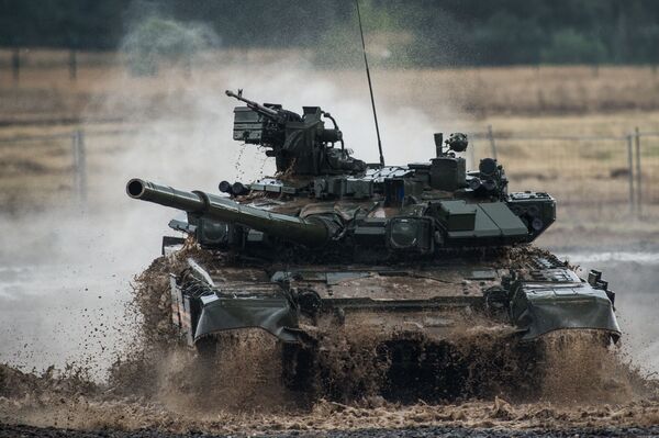 Tanque T-90 durante o III fórum internacional Tecnologias de Construção de Máquinas 2014 na cidade Zhukovsky (arredores de Moscou) - Sputnik Brasil