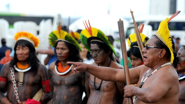 Indígenas durante uma reunião de caciques em Brasília, em 2013. - Sputnik Brasil