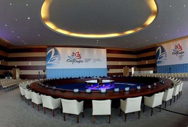 Preparativos para a cerimônia de abertura do Fórum Econômico do Oriente na cidade de Vladivostok - Sputnik Brasil