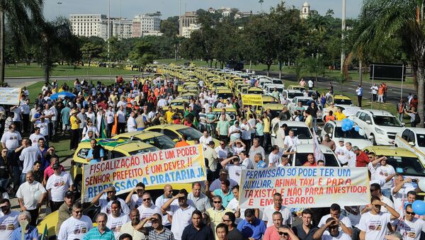 Protesto de taxistas contra o aplicativo Uber no Rio de Janeiro - Sputnik Brasil