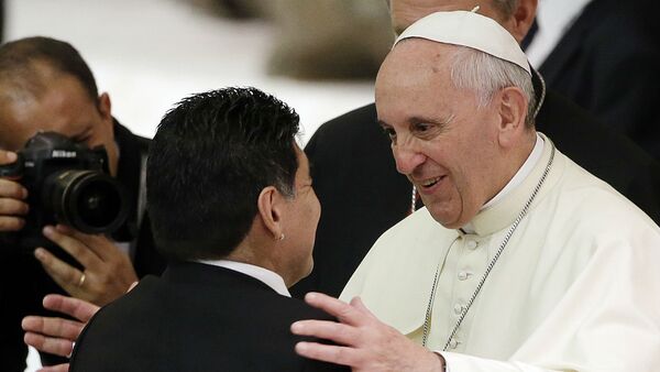 Diego Maradona e Papa Francisco. - Sputnik Brasil
