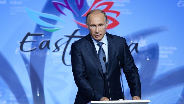 Presidente da Rússia, Vladimir Putin, discursa durante a cerimônia de abertura do primeiro Fórum Econômico do Oriente, em Vladivostok - Sputnik Brasil