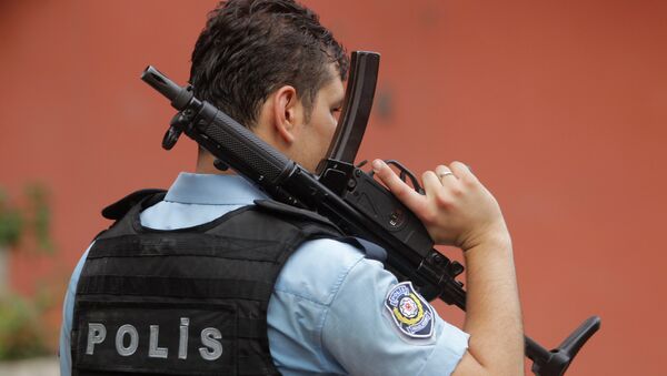 Policial turco em Istanbul, 10 de agosto de 2015 - Sputnik Brasil