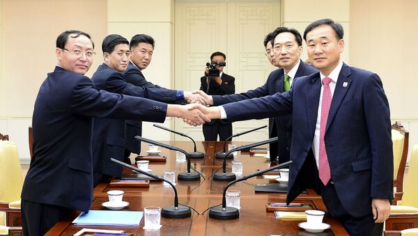 Autoridades da Coreia do Sul e da Coreia do Norte acordam o encontro de familiares separadas pela guerra. - Sputnik Brasil