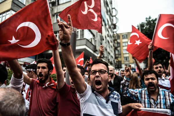 Nacionalistas turcos protestam contra o partido dos trabalhadores Curdo em Istambul - Sputnik Brasil