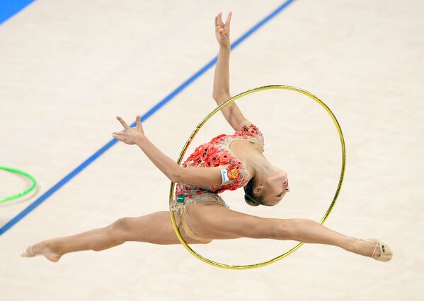 A russa Alexandra Soldatova durante participação no Campeanato Mundial de ginástica artística em Stuttgart - Sputnik Brasil