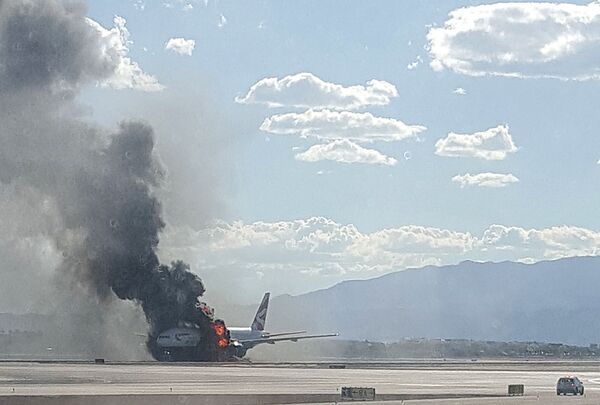 Incêndio do avião Boeing 777 no aeroporto de Las Vegas - Sputnik Brasil