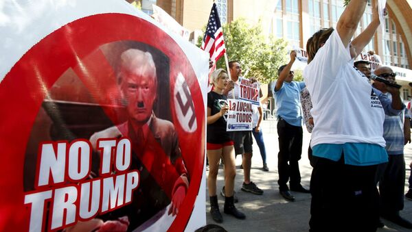 Protesto contra Donald Trump em Dallas. - Sputnik Brasil
