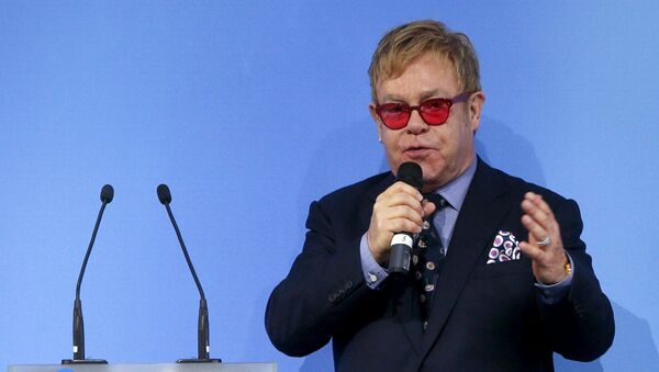 British singer Elton John delivers a speech at the 12th Yalta European Strategy Annual Meeting in Kiev, Ukraine, September 12, 2015 - Sputnik Brasil