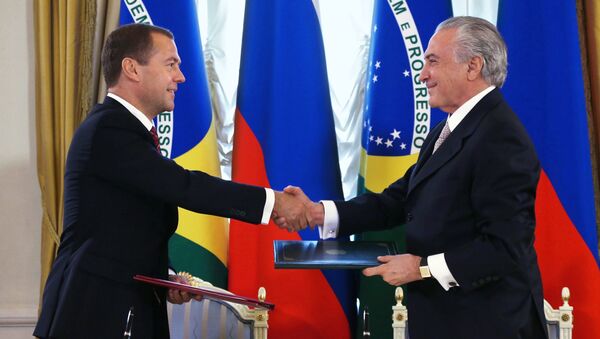 Premiê da Rússia Dmitry Medvedev com vice-presidente do Brasil Michel Temer em Moscou, em 16 de setembro - Sputnik Brasil