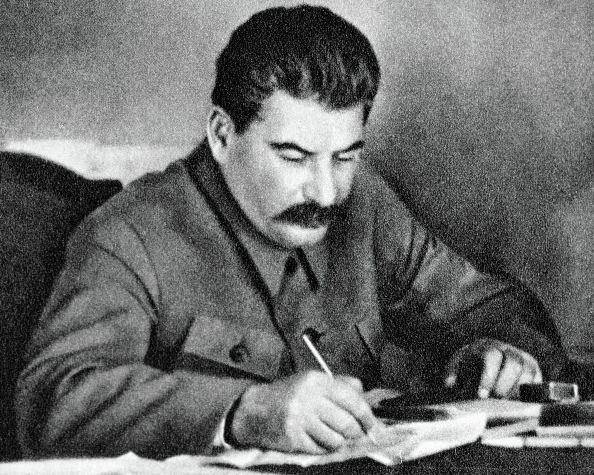 Josef Stalin em seu escritório - Sputnik Brasil, 1920, 28.07.2023