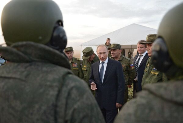 Visita de trabalho do presidente russo Vladimir Putin ao campo de treinamento na região de Orenburg. - Sputnik Brasil