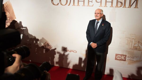 Nikita Mikhalkov durante estreia de seu novo filme Insolação - Sputnik Brasil