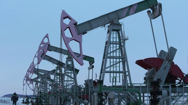 Campo de petróleo da Bashneft em Nikolo-Berezovka, Bashkortostan, Janeiro de 2015 - Sputnik Brasil