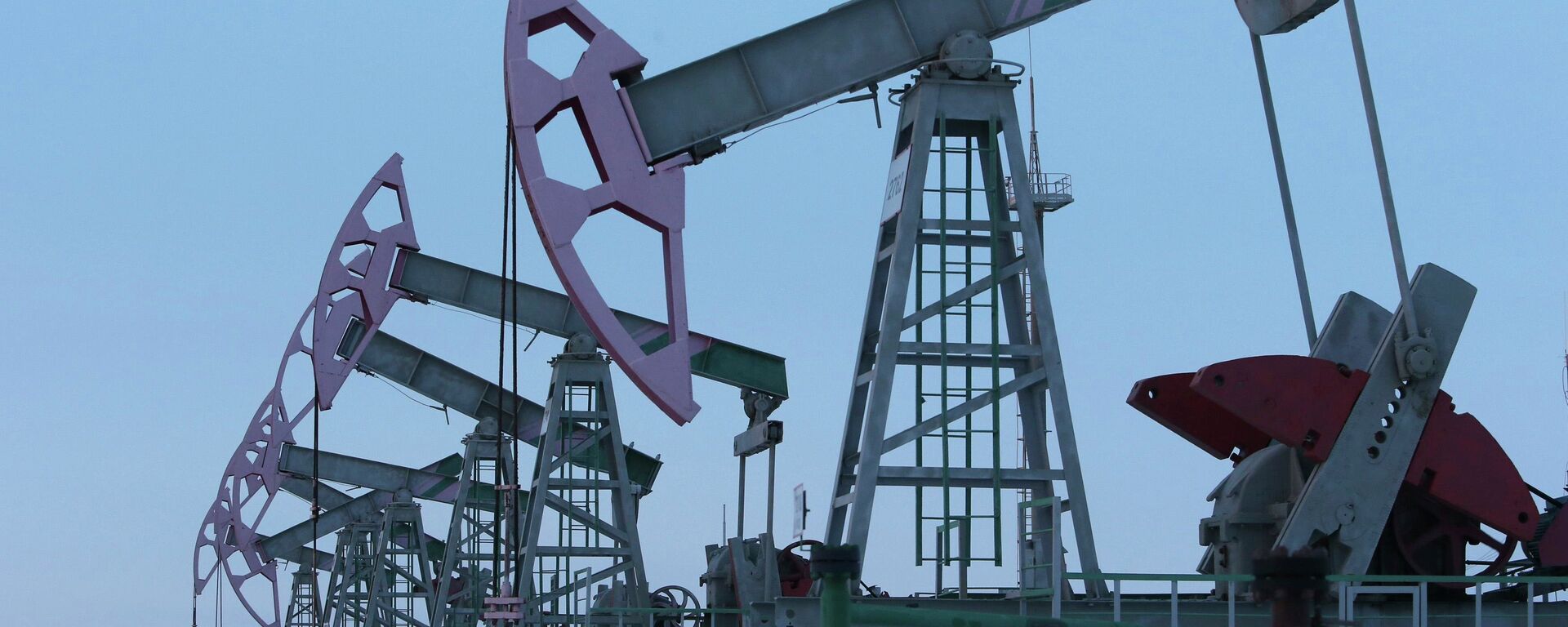 Campo de petróleo da Bashneft em Nikolo-Berezovka, Bashkortostan, Janeiro de 2015 - Sputnik Brasil, 1920, 18.03.2022