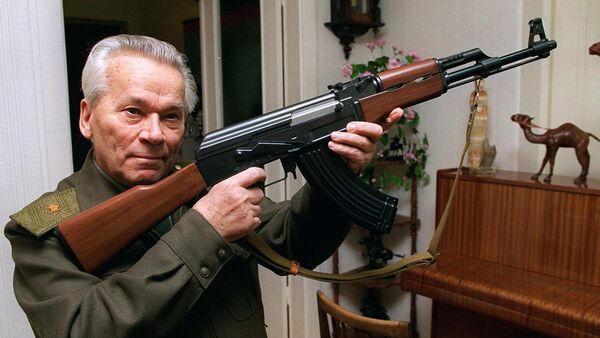 Mikhail Kalashnikov, criador dos rifles de assalto AK-47 que levam seu nome. - Sputnik Brasil