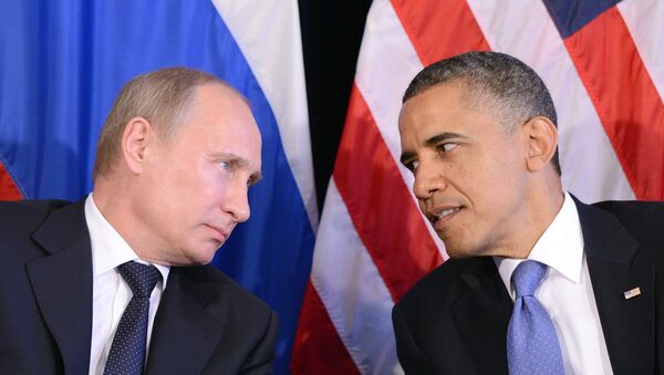 O presidente dos EUA, Barack Obama, ouve o presidente da Rússia, Vladimir Putin - Sputnik Brasil