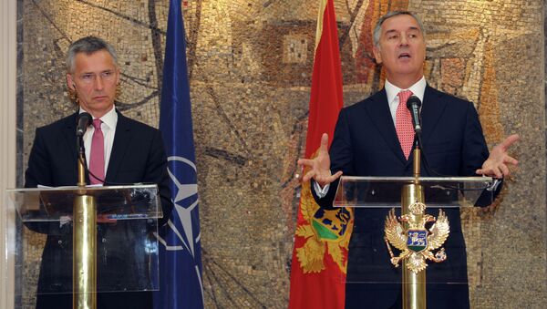 Primeiro-ministro de Montenegro Milo Djukanovic (a direita) e o Secretário geral da OTAN Jens Stoltenberg - Sputnik Brasil