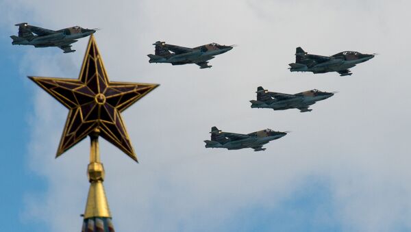 Aeronaves Su-25 durante o ensaio da Parada da Vitória em Moscou, 9 de maio de 2015 - Sputnik Brasil