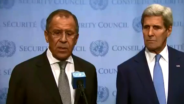 Sergei Lavrov e John Kerry conversam com jornalistas após reunião bilateral na ONU - Sputnik Brasil