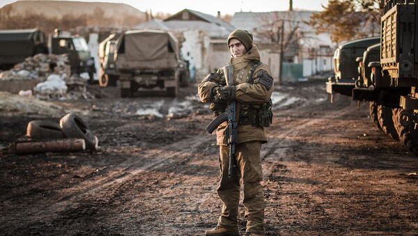 Combatente de Donetsk em Debaltsevo - Sputnik Brasil