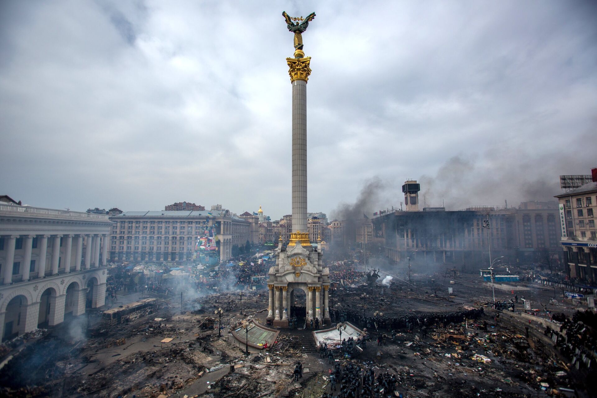 Protesto na praça Maidan em Kiev, 22 de fevereiro de 2014 - Sputnik Brasil, 1920, 02.05.2023