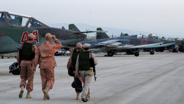 Aviões russos Sukhoi em aeroporto perto de Latakia, base russa durante a operação contra o Estado Islâmico. - Sputnik Brasil