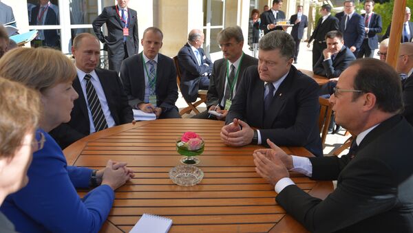 Quarteto da Normandia em mesa redonda com Angela Merkel, Vladimir Putin, Pyotr Poroshenko e Francois Hollande - Sputnik Brasil