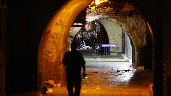 Polícia cerca corpo de suposto terrorista palestino após ataque em Jerusalém - Sputnik Brasil