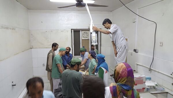 Médicos da MSF trabalham no hospital depois de ataque aéreo na cidade de Kunduz, Afeganistão - Sputnik Brasil