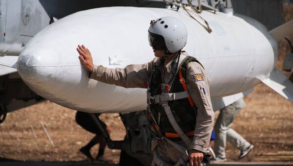 Grupo militar russo na base aérea na Síria - Sputnik Brasil