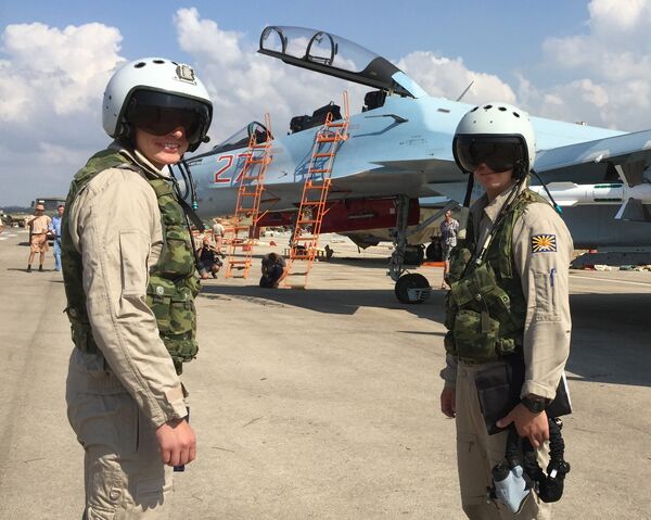 Equipe tática russa no aeródromo de Khmeimim na Síria - Sputnik Brasil