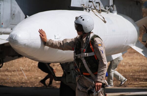 Pilotos militares russos na base aérea de Khmeimim na Síria - Sputnik Brasil