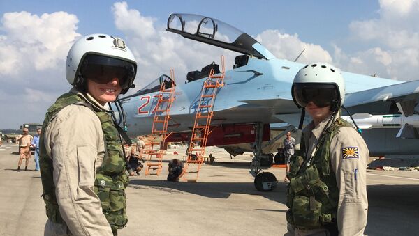 Equipe tática russa no aeródromo de Hmeimim na Síria - Sputnik Brasil