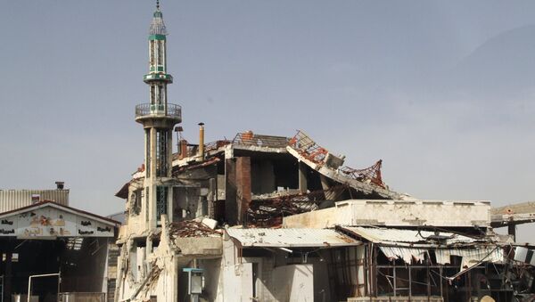 Mesquita destruída em decorrência das hostilidades em Homs, Síria - Sputnik Brasil