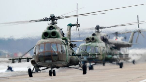 Helicópteros Mi-8MTV durante o treinamento antes da Parada da Vitória de 2015 - Sputnik Brasil