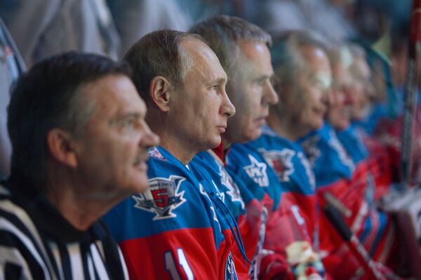Presidente da Rússia, Vladimir Putin, antes do jogo de hóquei no gelo - Sputnik Brasil