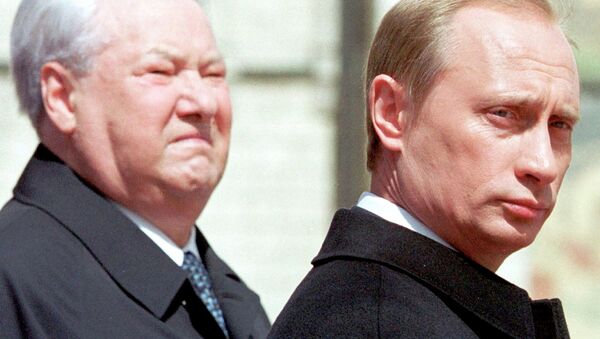 Boris Yeltsin e Vladimir Putin, em Moscou, em 7 de maio de 2000 - Sputnik Brasil