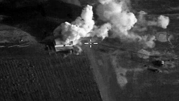 Os ataques localizados das Forças Aeroespaciais contra o Estado Islâmico destruiram a infraestrutura e as posições do grupo terrorista na Síria. - Sputnik Brasil