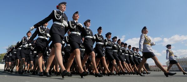 Batom e Kalashnikov: mulheres no Exército russo - Sputnik Brasil