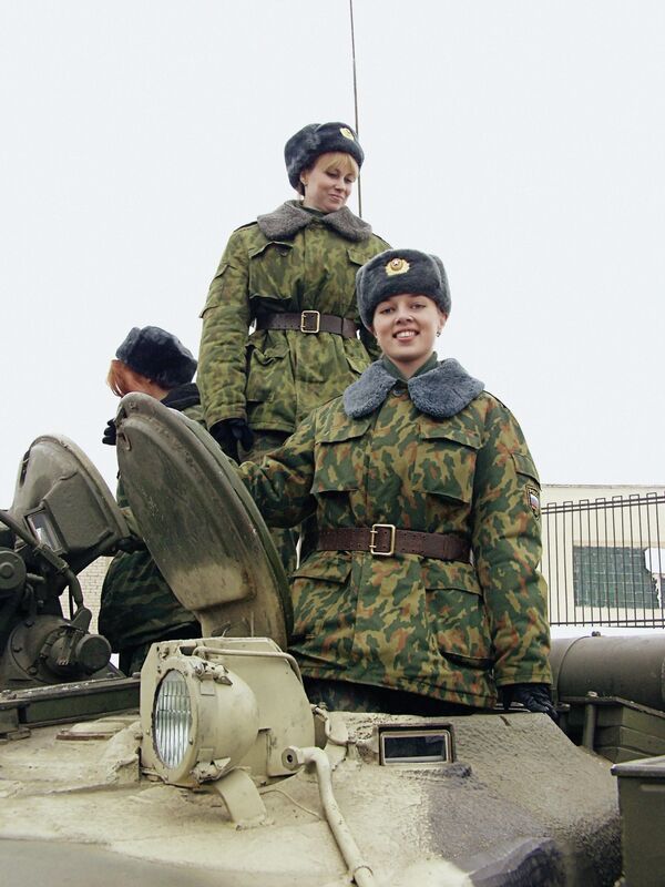 Batom e Kalashnikov: mulheres no Exército russo - Sputnik Brasil