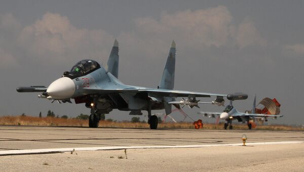 Caça russo Su-30 na base aérea na Síria - Sputnik Brasil
