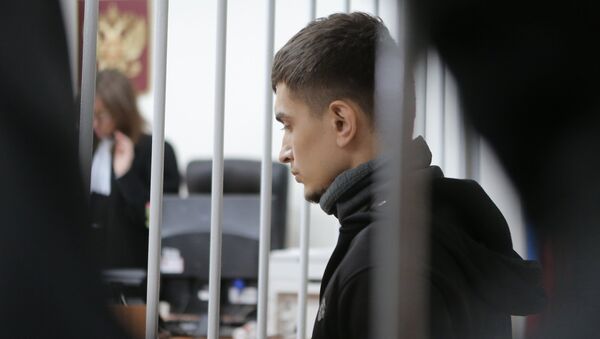Suspeito de organizar atentado em Moscou, Aslan Baisultanov, no tribunal Lefortovsky de Moscou, 13 de outubro de 2015 - Sputnik Brasil