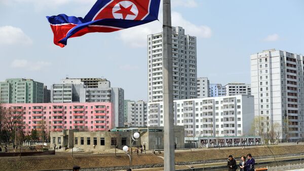 Bandeira da Coreia do Norte nas ruas de Pyongyang. 11 de abril, 2012 - Sputnik Brasil