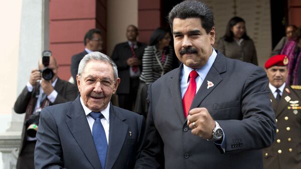 Raúl Castro e Nicolás Maduro. - Sputnik Brasil