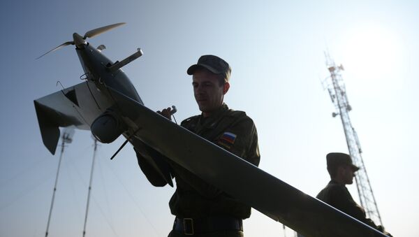 Lançamento de um dronte russo durante exercícios - Sputnik Brasil