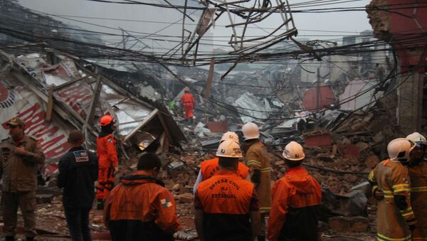 Desabamento de prédio no Rio de Janeiro após explosão. - Sputnik Brasil