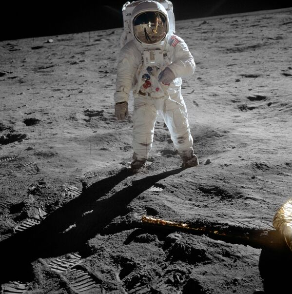 Astronauta norte-americano Buzz Aldrin na Lua - Sputnik Brasil