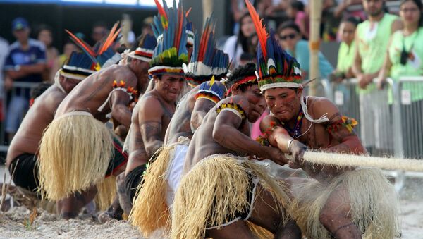 Disputa do cabo de guerra, modalidade que será disputada no I Jogos Mundiais dos Povos Indígenas. - Sputnik Brasil